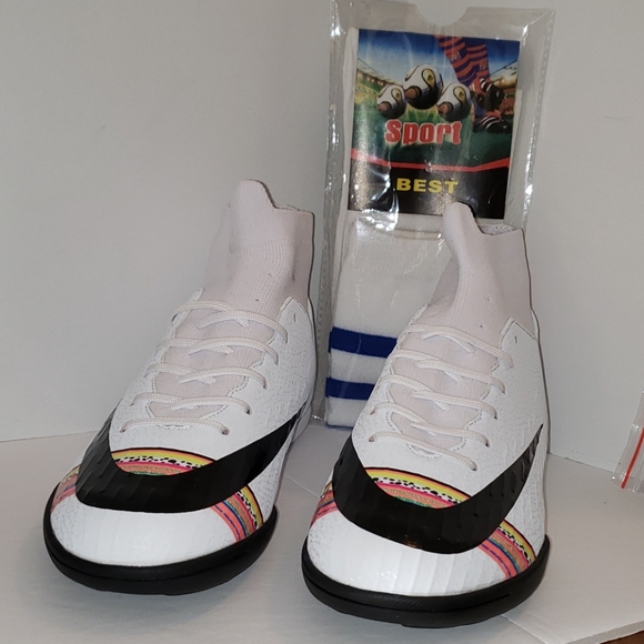 New BINBINNIAO Soccer Shoes. - Picture 2 of 12